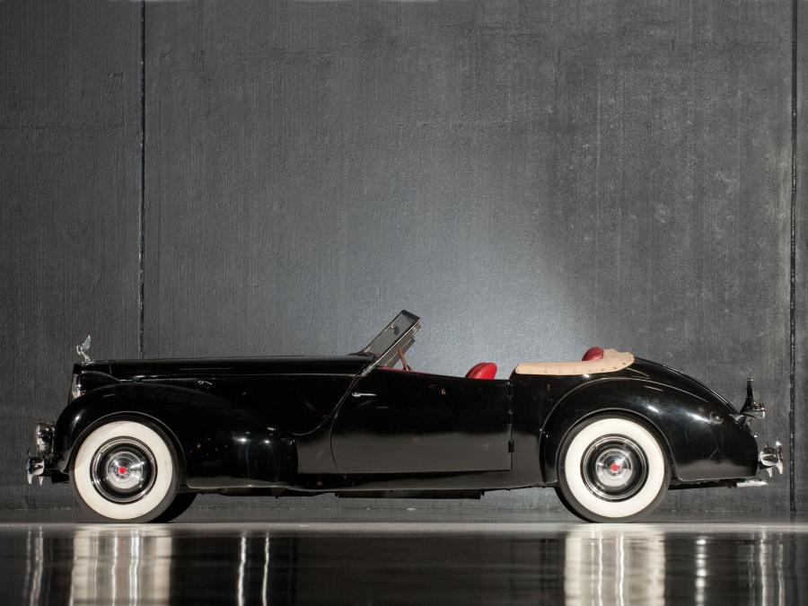 Packard Eight Convertible Victoria by Darrin 1938 года  (фото 10 из 17)